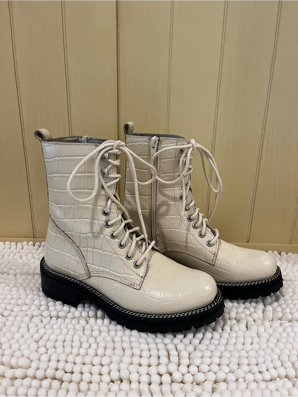 Aqua Brand “Jax” Women’s Leather Combat Boots Size 6.5 (Like-new)